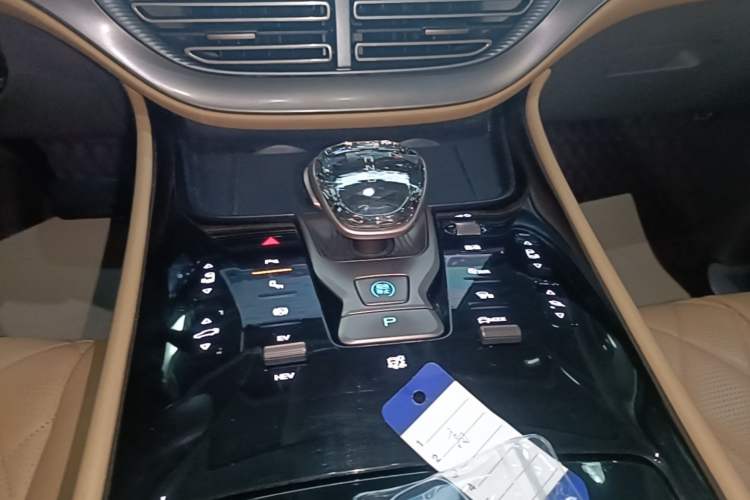 Used Denza D9 2022 DM-i 970 Four-Wheel Drive Prestige Model Gear Lever