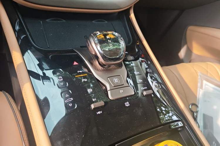 Used Denza D9 2022 DM-i 970 Four-Wheel Drive Prestige Model Gear Lever