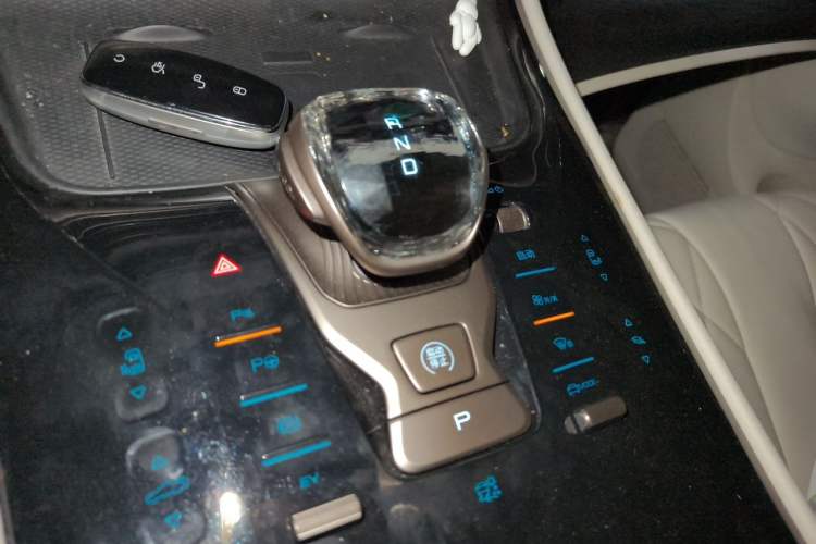 Used Denza D9 2022 DM-i 970 Four-Wheel Drive Flagship Model Gear Lever