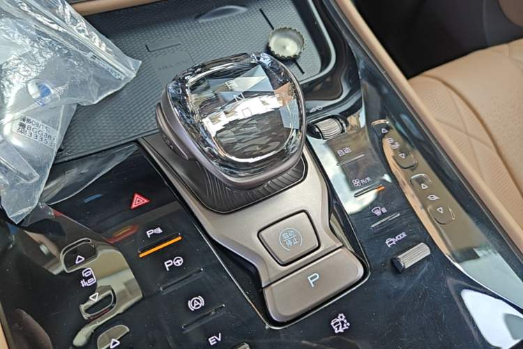 Used Denza D9 2022 DM-i 970 Four-Wheel Drive Flagship Model Gear Lever