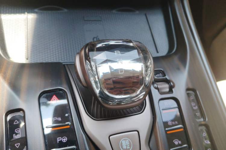 Used Denza D9 2022 DM-i 970 Four-Wheel Drive Flagship Model Gear Lever