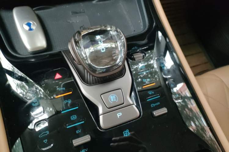 Used Denza D9 2022 DM-i 970 Four-Wheel Drive Prestige Model Gear Lever