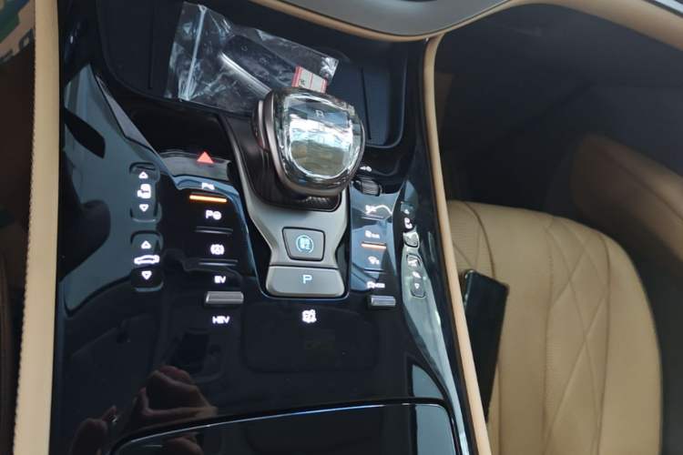 Used Denza D9 2022 DM-i 970 Four-Wheel Drive Flagship Model Gear Lever