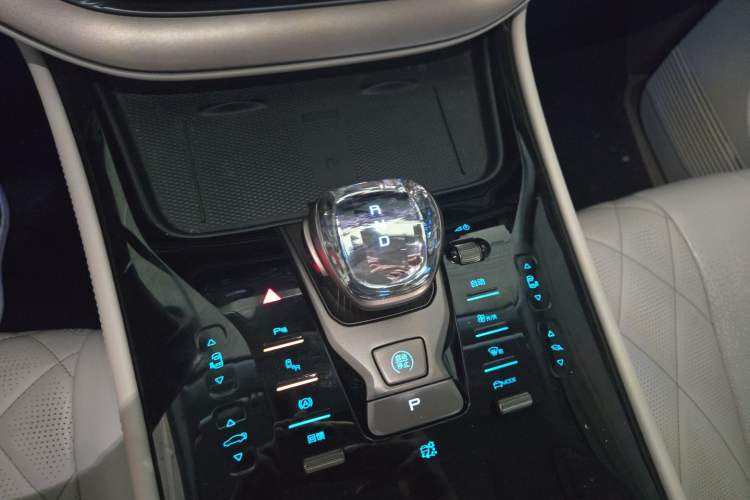 Used Denza D9 2022 EV 620 Prestige Model Gear Lever
