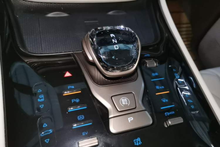 Used Denza D9 2022 DM-i 970 Four-Wheel Drive Flagship Model Gear Lever