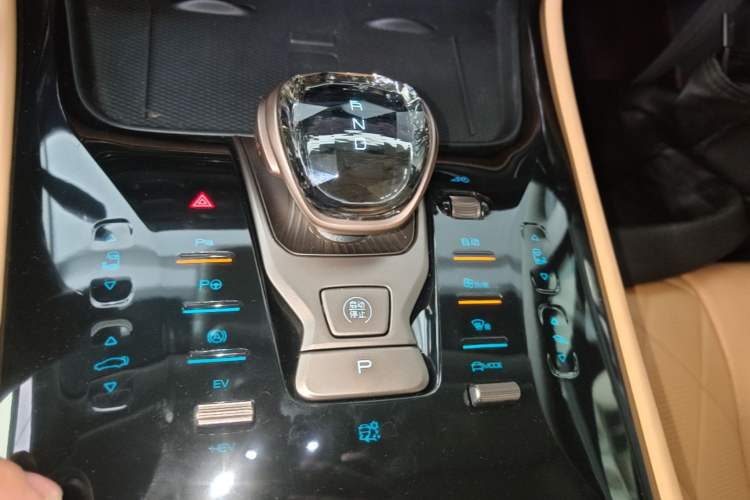 Used Denza D9 2022 DM-i 970 Four-Wheel Drive Flagship Model Gear Lever