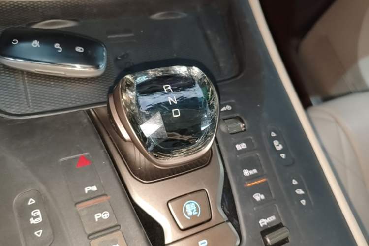Used Denza D9 2022 DM-i 970 Four-Wheel Drive Flagship Model Gear Lever