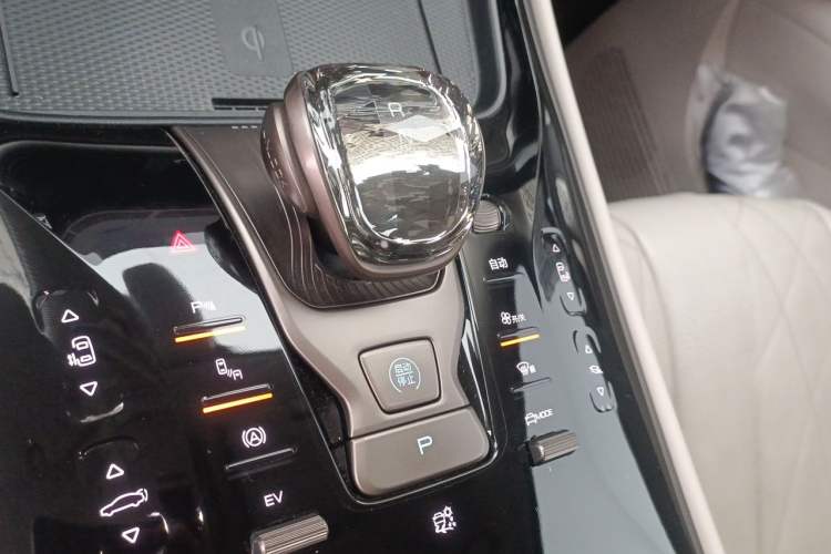 Used Denza D9 2022 DM-i 970 Four-Wheel Drive Prestige Model Gear Lever