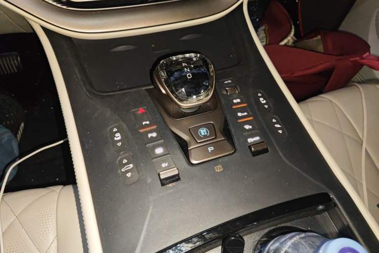 Used Denza D9 2022 DM-i 970 Four-Wheel Drive Flagship Model Gear Lever