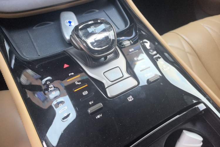 Used Denza D9 2022 DM-i 970 Four-Wheel Drive Flagship Model Gear Lever