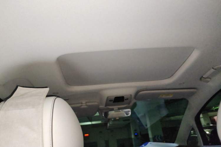 Used Denza D9 2022 DM-i 1040 Prestige Model Headliner
