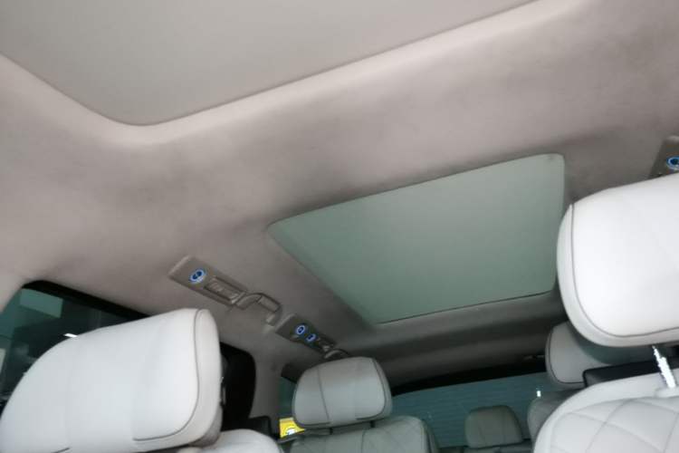 Used Denza D9 2022 DM-i 970 Four-Wheel Drive Flagship Model Headliner