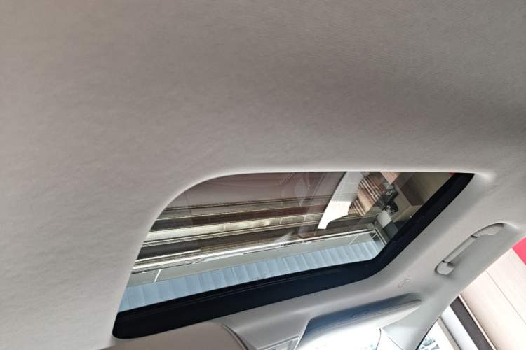 Used Denza D9 2022 DM-i 1040 Prestige Model Headliner