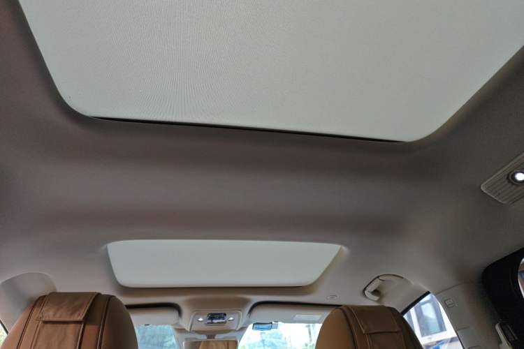 Used Denza D9 2022 DM-i 1040 Prestige Model Headliner