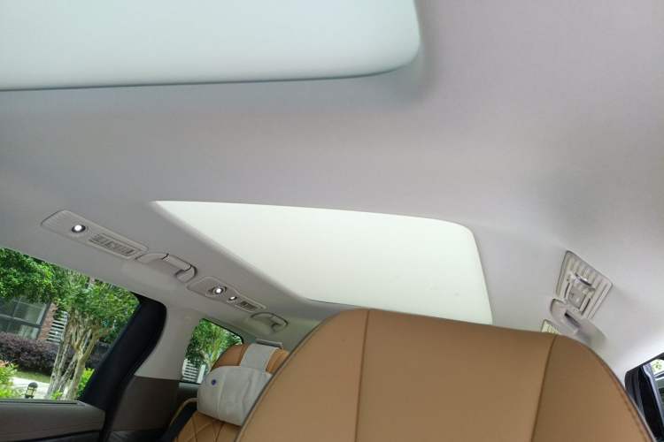 Used Denza D9 2022 DM-i 1040 Prestige Model Headliner