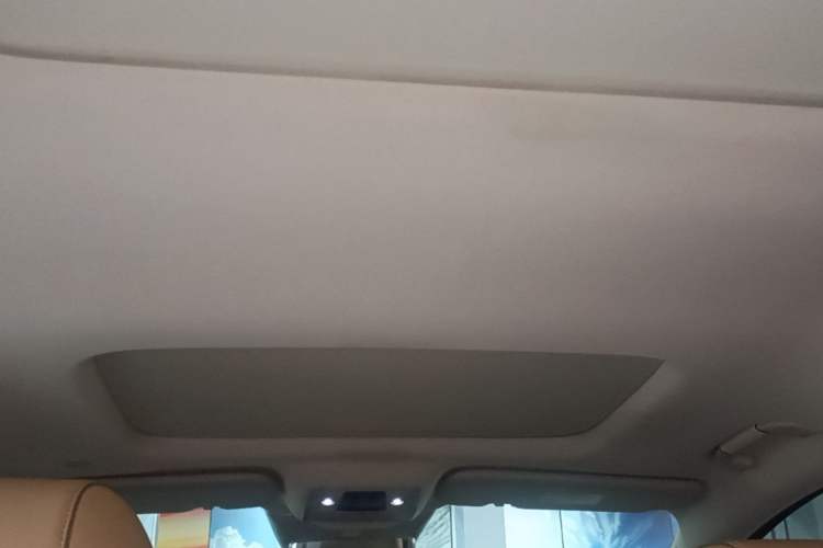 Used Denza D9 2022 DM-i 1040 Prestige Model Headliner