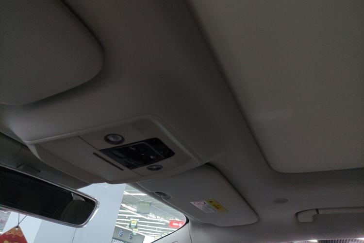 Used Denza D9 2022 DM-i 1040 Prestige Model Headliner