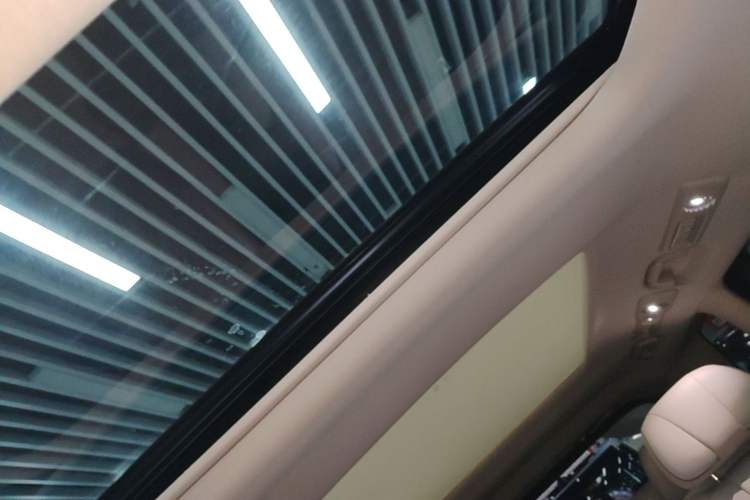 Used Denza D9 2022 DM-i 970 Four-Wheel Drive Prestige Model Headliner