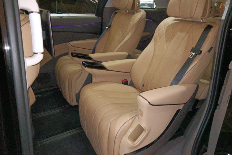 Used Denza D9 2022 DM-i 970 Four-Wheel Drive Flagship Model Interior 1