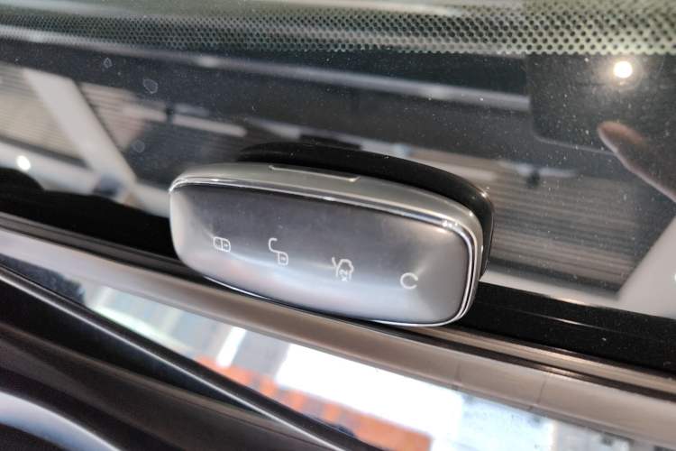 Used Denza D9 2022 DM-i 1040 Prestige Model Interior 1