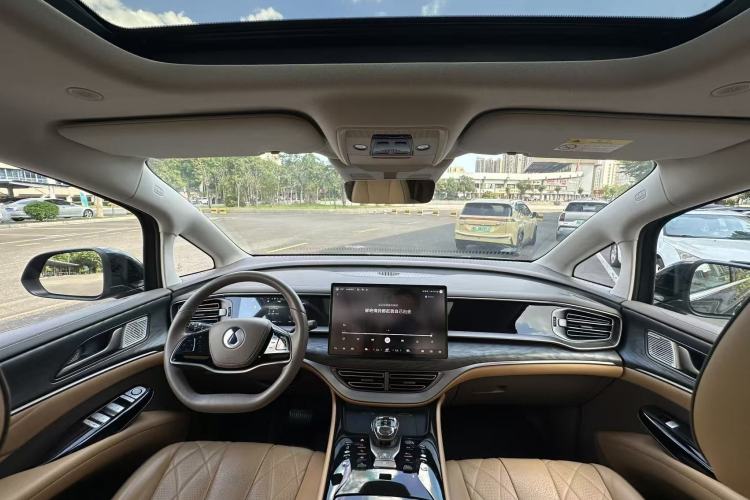 Used Denza D9 2022 DM-i 1040 Prestige Model Interior 1