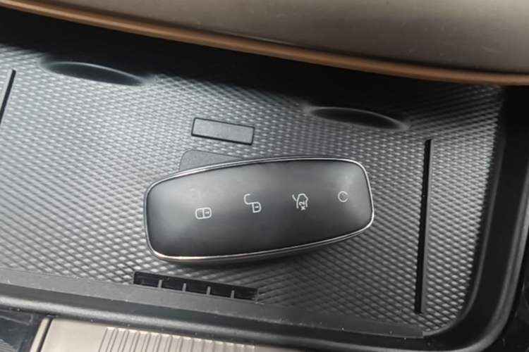 Used Denza D9 2022 DM-i 970 Four-Wheel Drive Prestige Model Interior 1