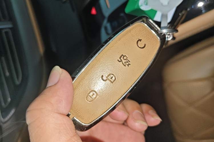 Used Denza D9 2022 EV 620 Prestige Model Interior 1