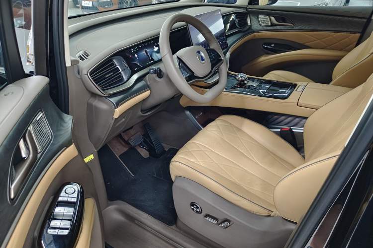 Used Denza D9 2022 DM-i 1040 Prestige Model Interior 1