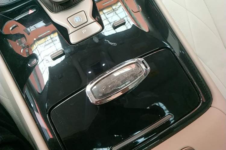 Used Denza D9 2022 DM-i 970 Four-Wheel Drive Flagship Model Interior 1