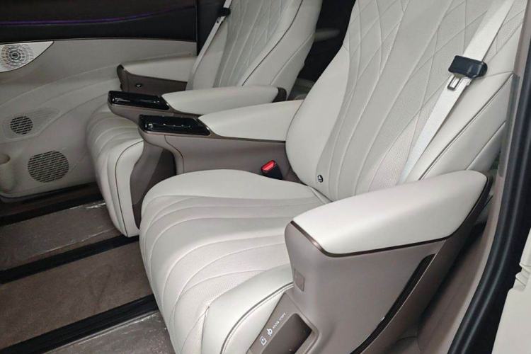 Used Denza D9 2022 DM-i 970 Four-Wheel Drive Flagship Model Interior 12