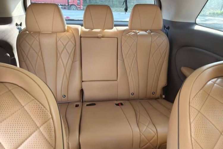 Used Denza D9 2022 EV 600 Four-Wheel Drive Prestige Model Interior 12