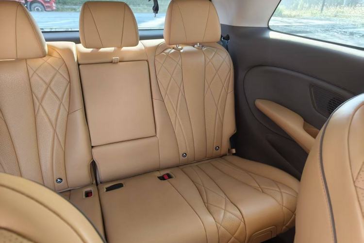 Used Denza D9 2022 EV 600 Four-Wheel Drive Prestige Model Interior 14