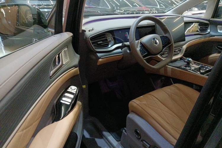 Used Denza D9 2022 DM-i 970 Four-Wheel Drive Flagship Model Interior 2