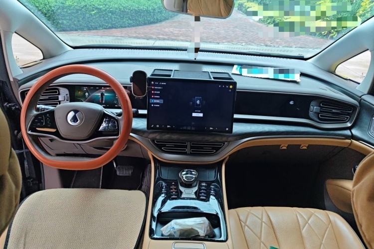 Used Denza D9 2022 DM-i 1040 Prestige Model Interior 2