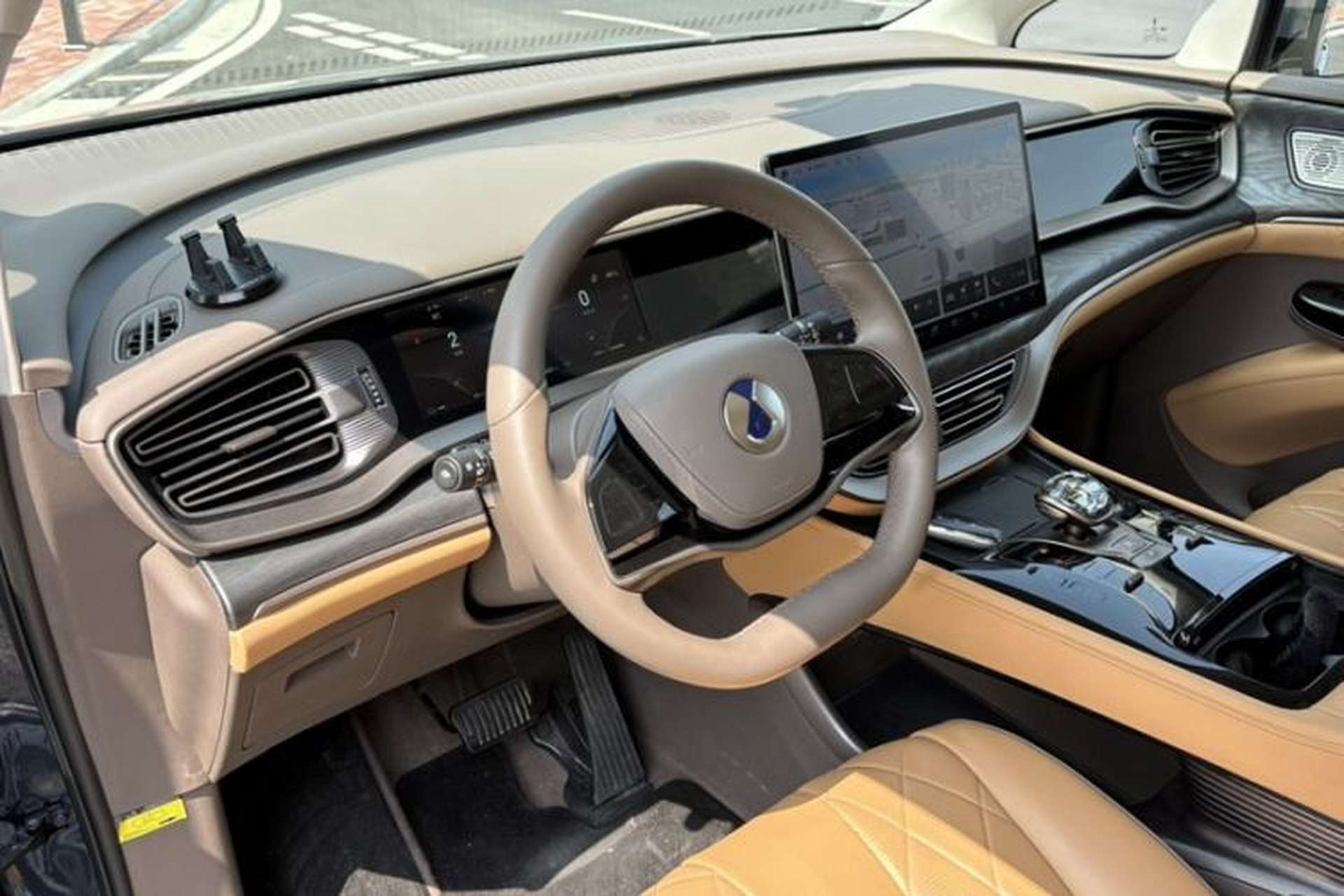 Used Denza D9 2022 DM-i 1040 Prestige Model Interior 2