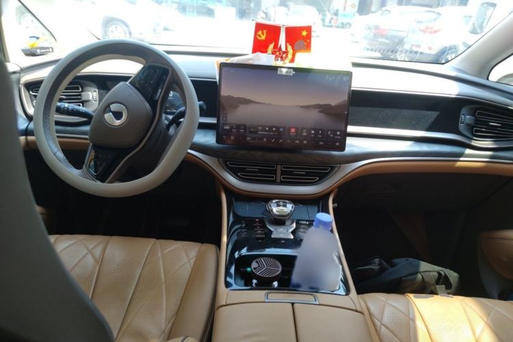 Used Denza D9 2022 DM-i 1040 Prestige Model Interior 2