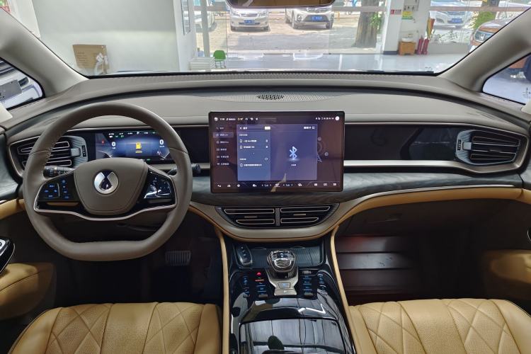 Used Denza D9 2022 DM-i 1040 Prestige Model Interior 2