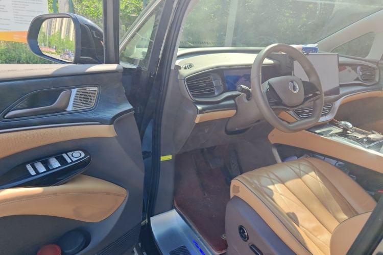 Used Denza D9 2022 DM-i 1040 Prestige Model Interior 3