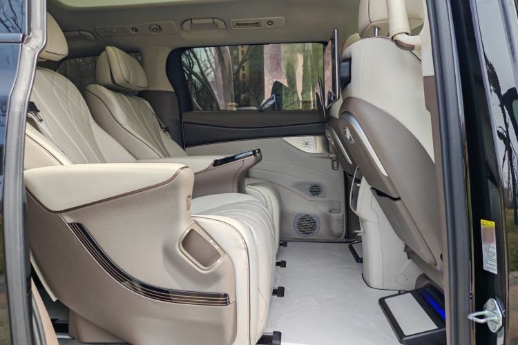 Used Denza D9 2022 DM-i 970 Four-Wheel Drive Prestige Model Interior 3