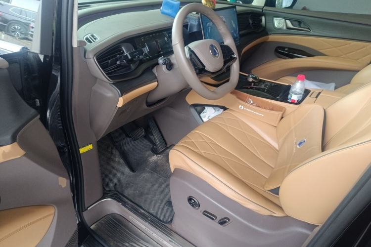 Used Denza D9 2022 DM-i 970 Four-Wheel Drive Flagship Model Interior 3
