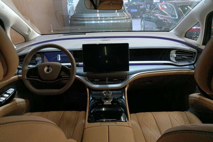 Used Denza D9 2022 DM-i 970 Four-Wheel Drive Flagship Model Interior 3