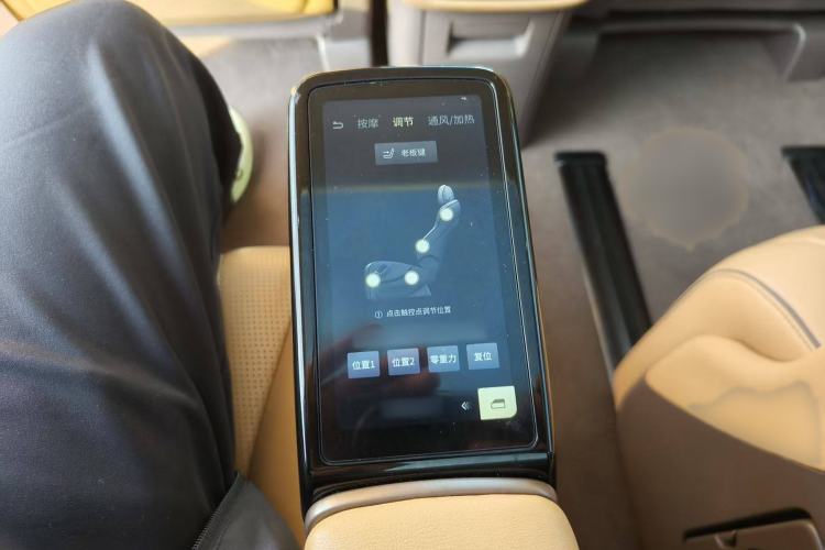 Used Denza D9 2022 EV 600 Four-Wheel Drive Prestige Model Interior 3