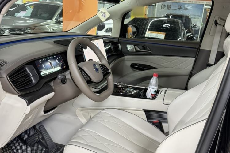 Used Denza D9 2022 DM-i 970 Four-Wheel Drive Flagship Model Interior 3