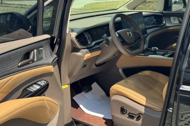 Used Denza D9 2022 DM-i 970 Four-Wheel Drive Flagship Model Interior 4