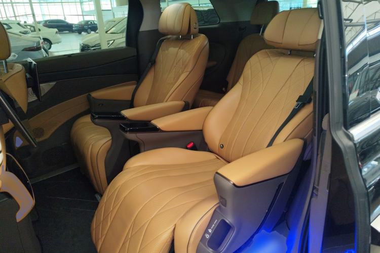Used Denza D9 2022 DM-i 970 Four-Wheel Drive Prestige Model Interior 4