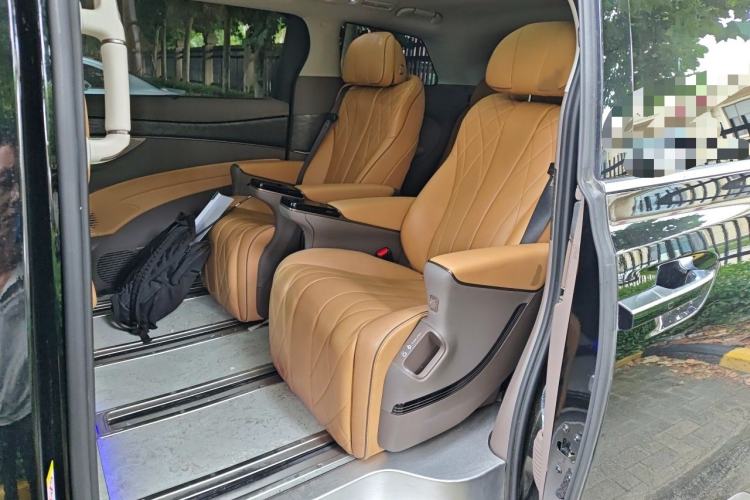 Used Denza D9 2022 DM-i 1040 Prestige Model Interior 4