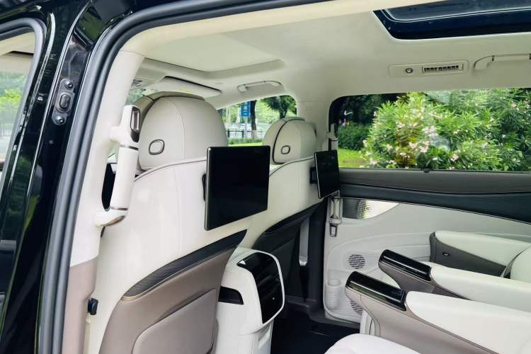 Used Denza D9 2022 DM-i 970 Four-Wheel Drive Flagship Model Interior 4