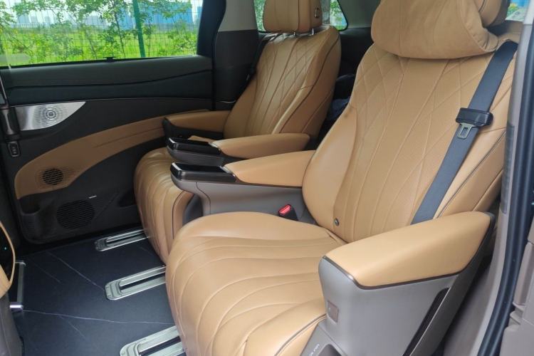 Used Denza D9 2022 DM-i 970 Four-Wheel Drive Prestige Model Interior 4