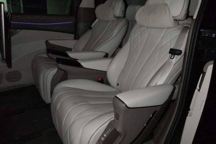 Used Denza D9 2022 DM-i 970 Four-Wheel Drive Flagship Model Interior 4