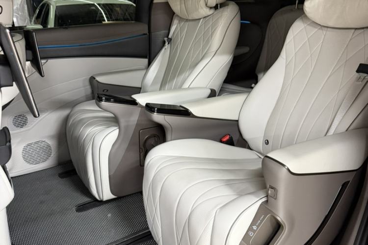 Used Denza D9 2022 DM-i 970 Four-Wheel Drive Flagship Model Interior 4